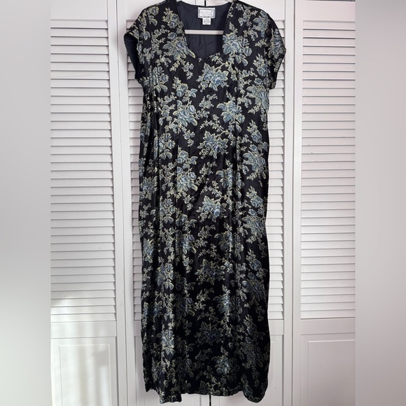 April Cornell Dresses & Skirts - April Cornell Vintage Floral Velvet Short Sleeve Dress Black Cottagecore Medium